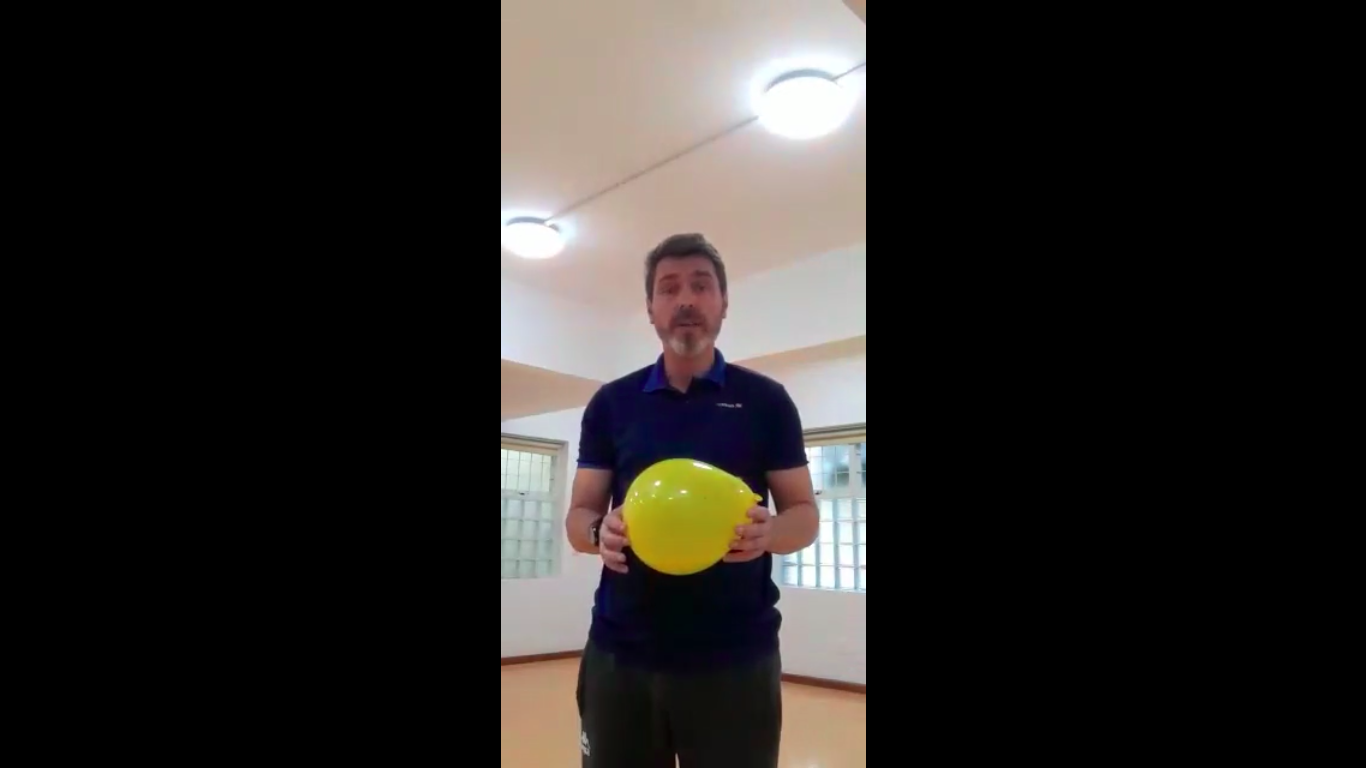 Educação Física: brincando com balão (Maternal I)